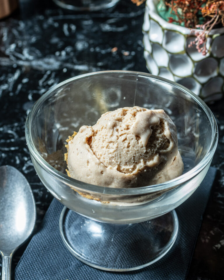 Helado de 2 sabores 
Pistacho Siciliano / Chocolate Belga / Vainilla de Madagascar / Caramelo Salado / Avellana / Mango
| 8€