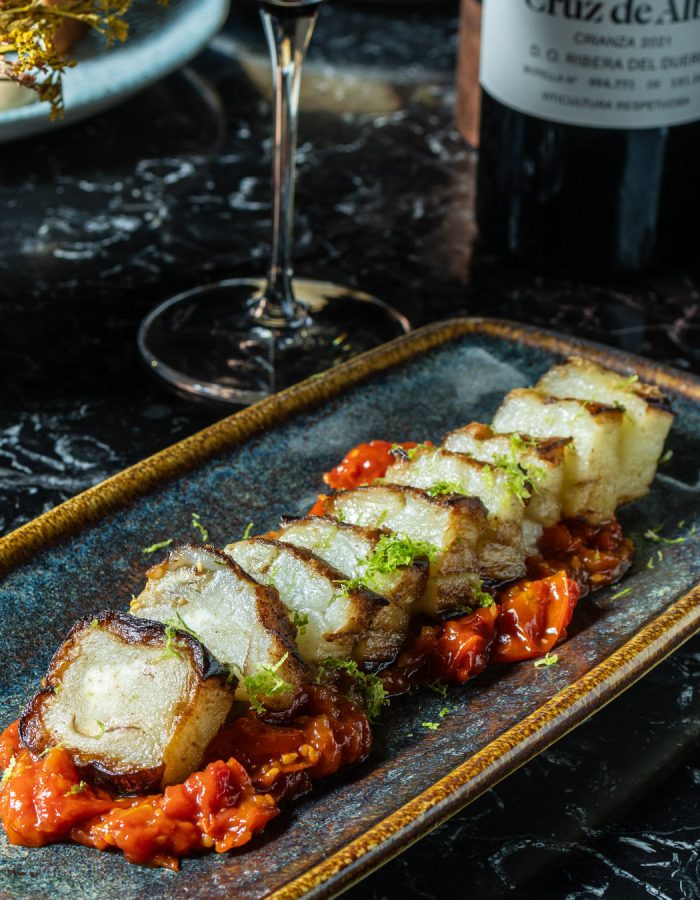 Tataki de berenjena con salsa de tomate confitado | 18€